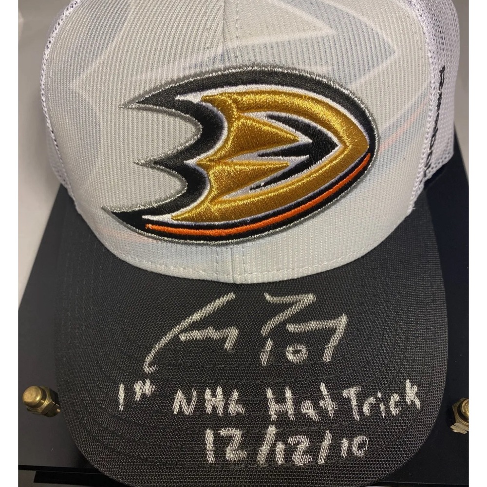 Corey Perry Signed 1st Hat trick HAT 2010 New W Case With Cert Of Authenticity